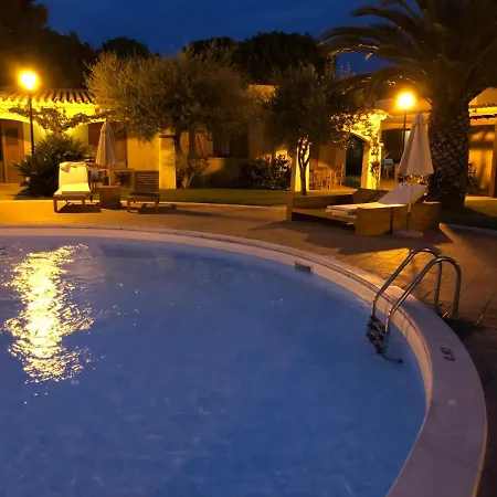 Club Hotel