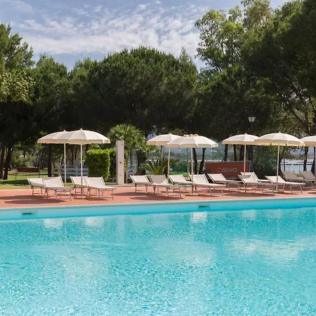 Club Hotel